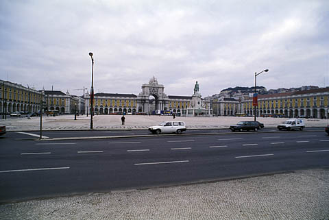 Wide street for cars, Lisbon